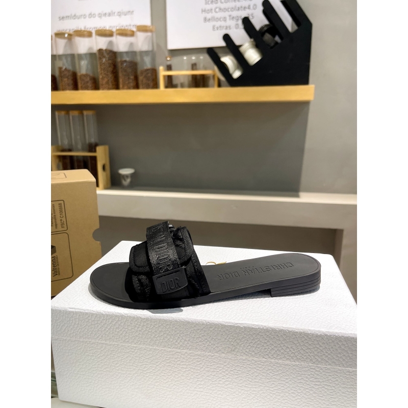 ch**an D*or slippers